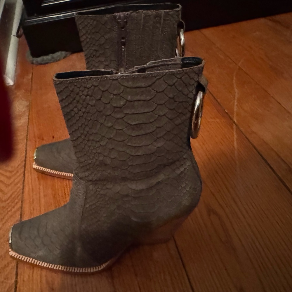 Jeffrey Campbell COWBOY BOOTS!